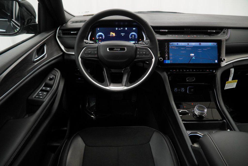 new 2026 Jeep Grand Cherokee car, priced at $44,525