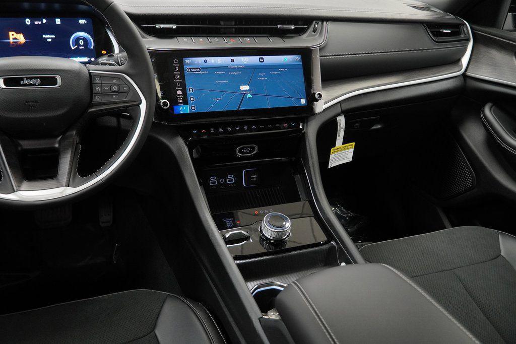 new 2026 Jeep Grand Cherokee car, priced at $44,525
