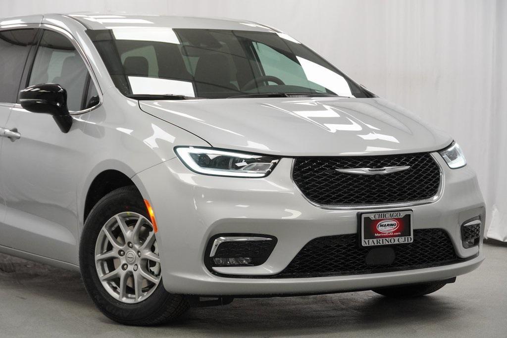new 2026 Chrysler Pacifica car, priced at $38,935