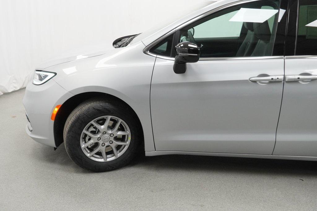 new 2026 Chrysler Pacifica car, priced at $38,935