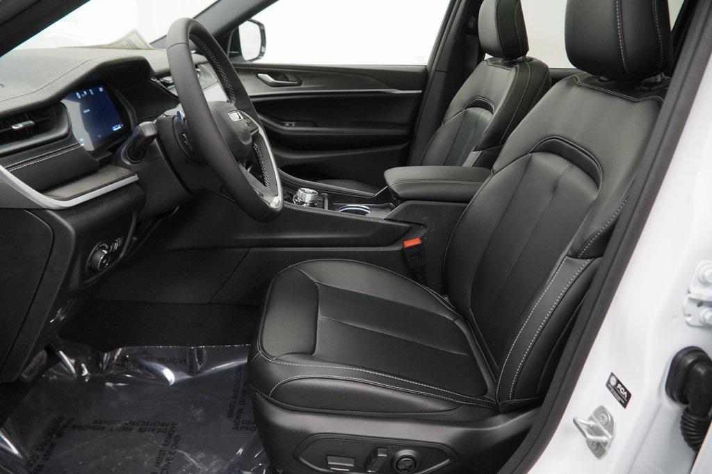 new 2026 Jeep Grand Cherokee car, priced at $45,985