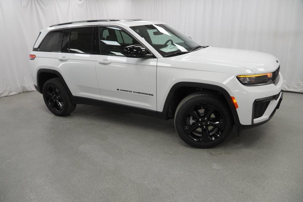 new 2026 Jeep Grand Cherokee car, priced at $45,985