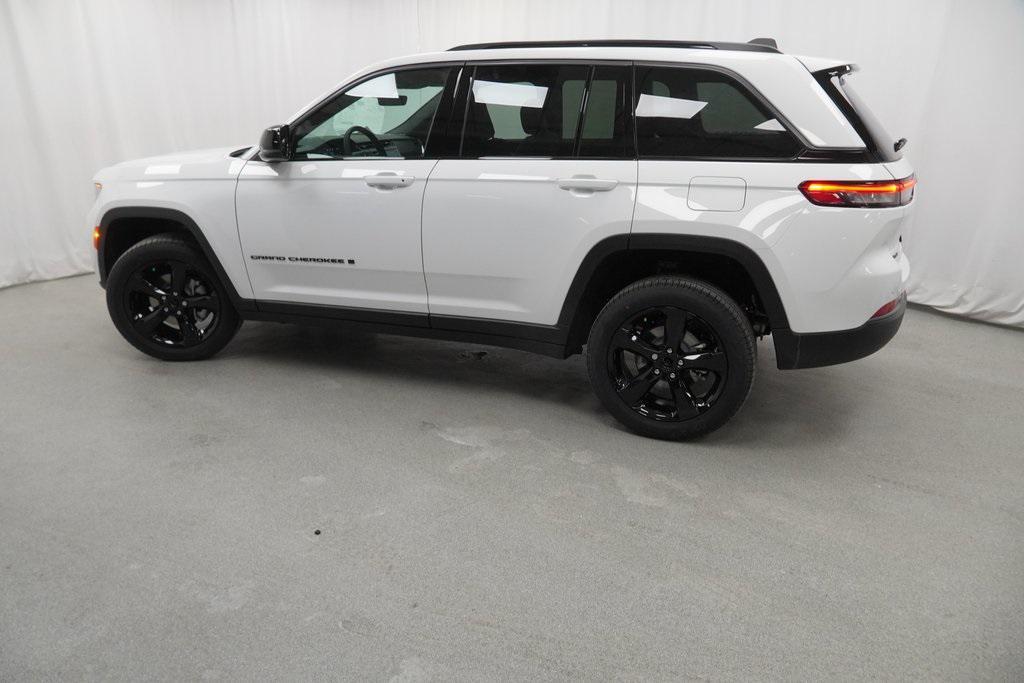 new 2026 Jeep Grand Cherokee car, priced at $45,985