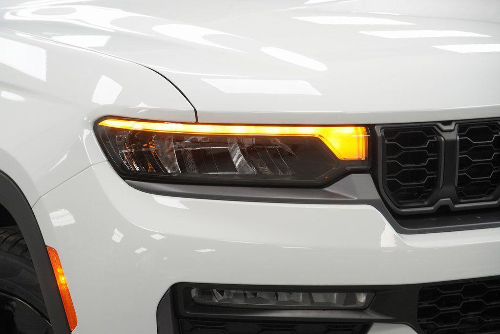 new 2026 Jeep Grand Cherokee car, priced at $45,985