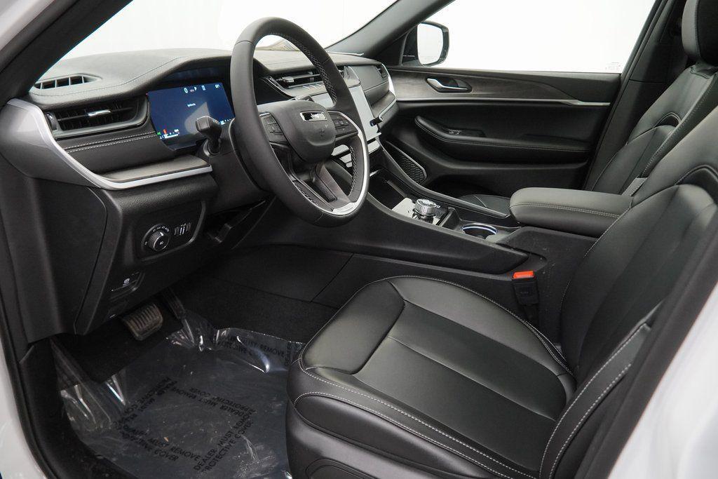 new 2026 Jeep Grand Cherokee car, priced at $45,985