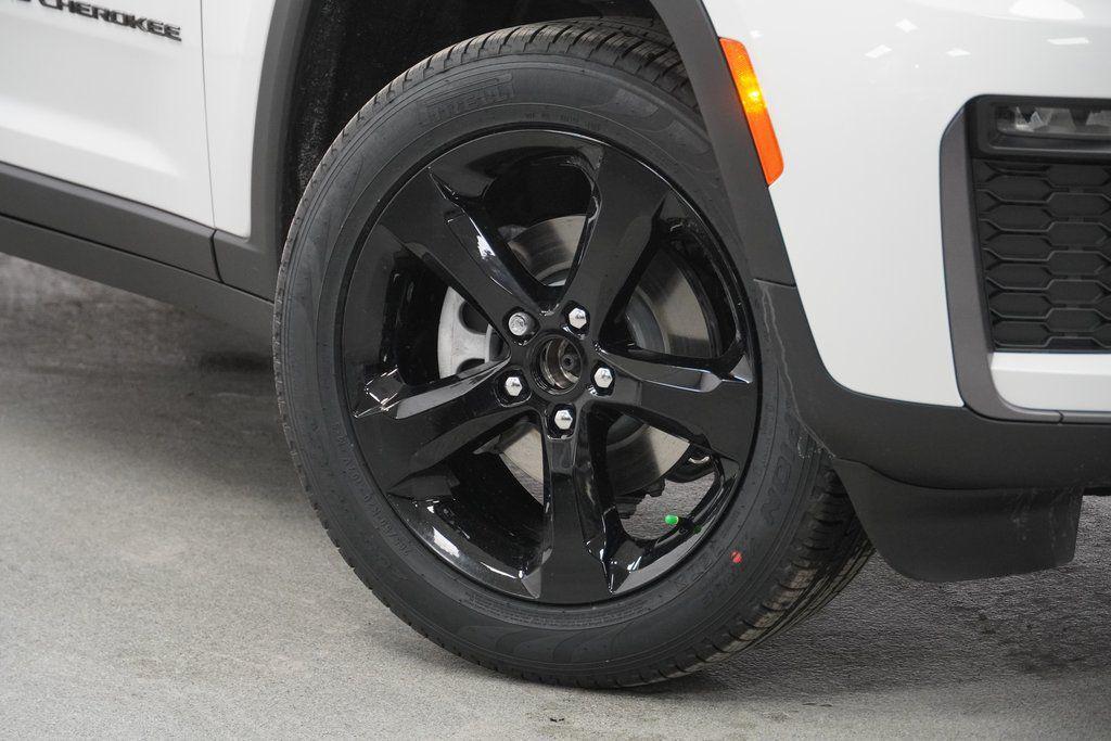 new 2026 Jeep Grand Cherokee car, priced at $45,985