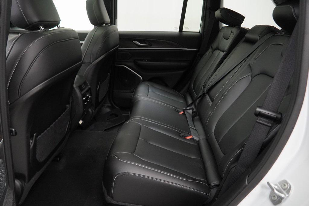 new 2026 Jeep Grand Cherokee car, priced at $45,985