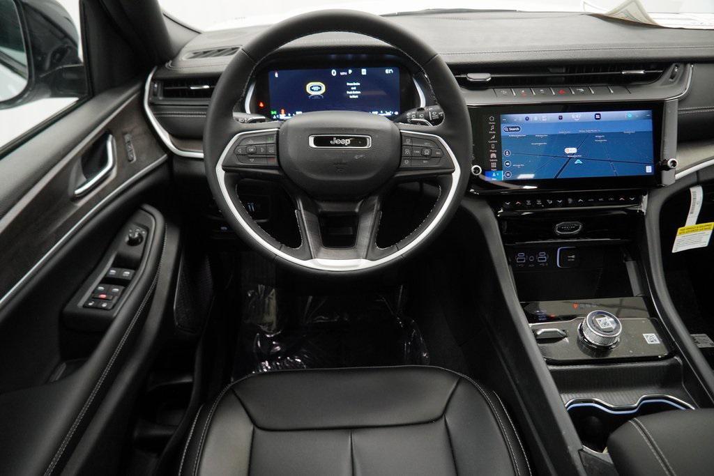 new 2026 Jeep Grand Cherokee car, priced at $45,985
