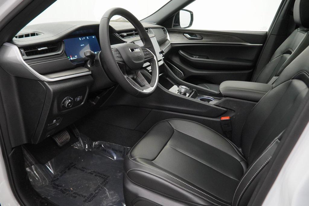 new 2026 Jeep Grand Cherokee car, priced at $45,985