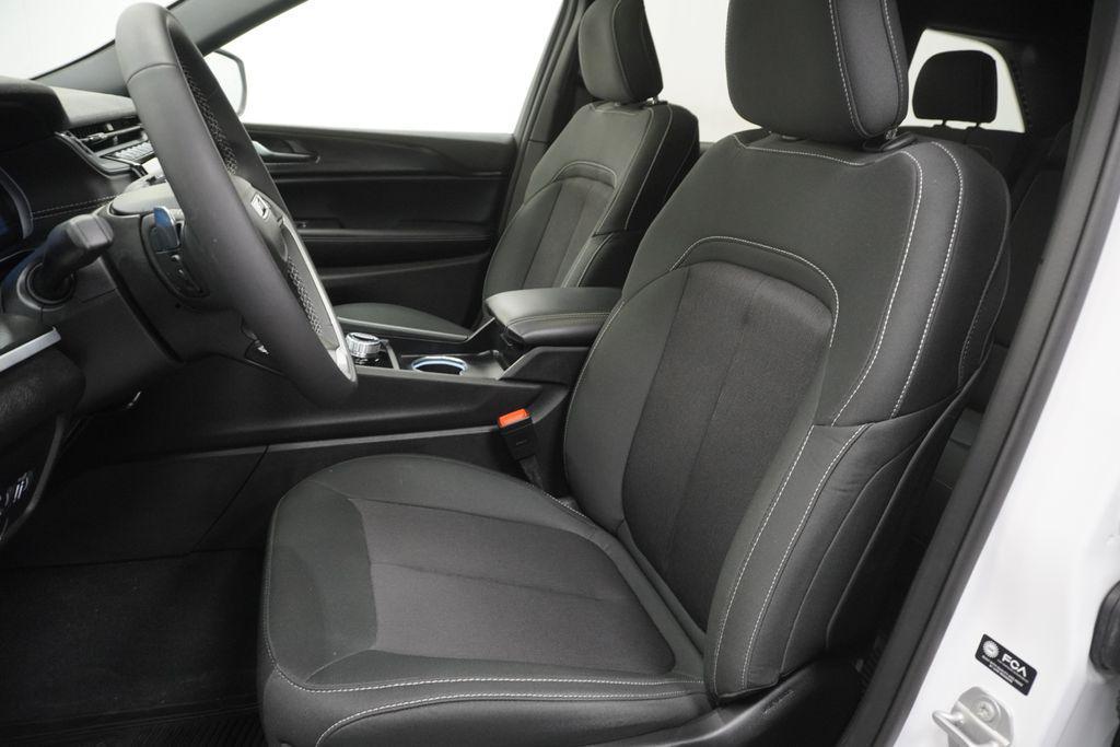 used 2025 Jeep Grand Cherokee car, priced at $35,371