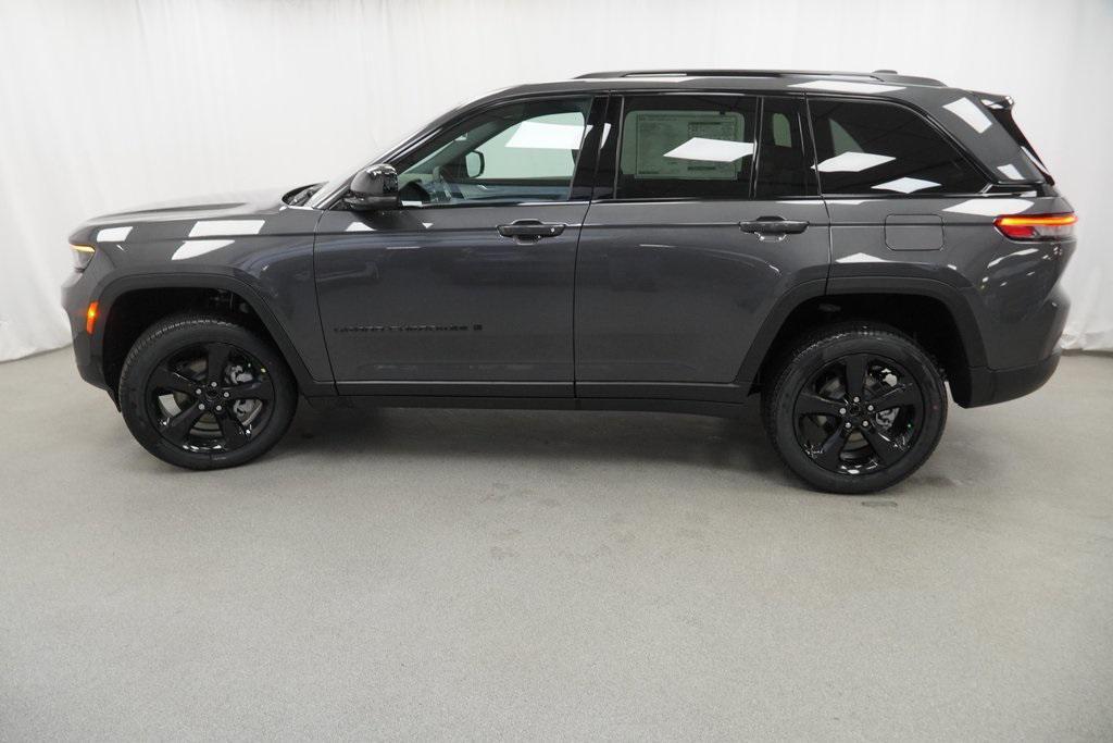 new 2025 Jeep Grand Cherokee car, priced at $42,470