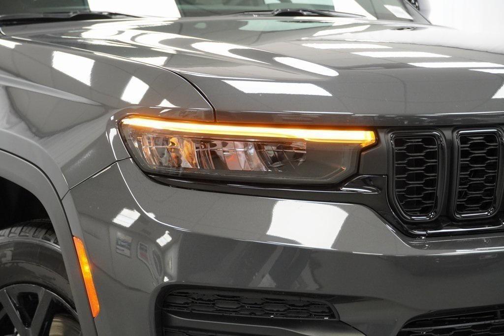 new 2025 Jeep Grand Cherokee car, priced at $40,730