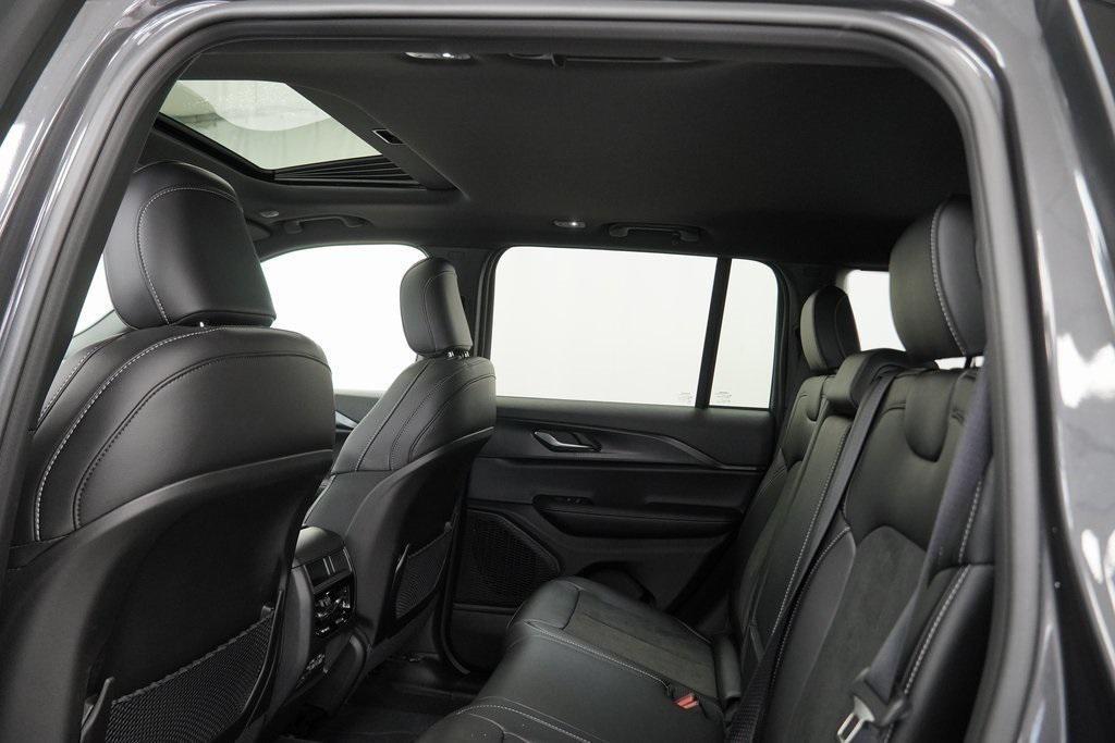 new 2025 Jeep Grand Cherokee car, priced at $40,730