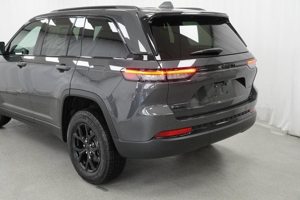 new 2025 Jeep Grand Cherokee car, priced at $40,730