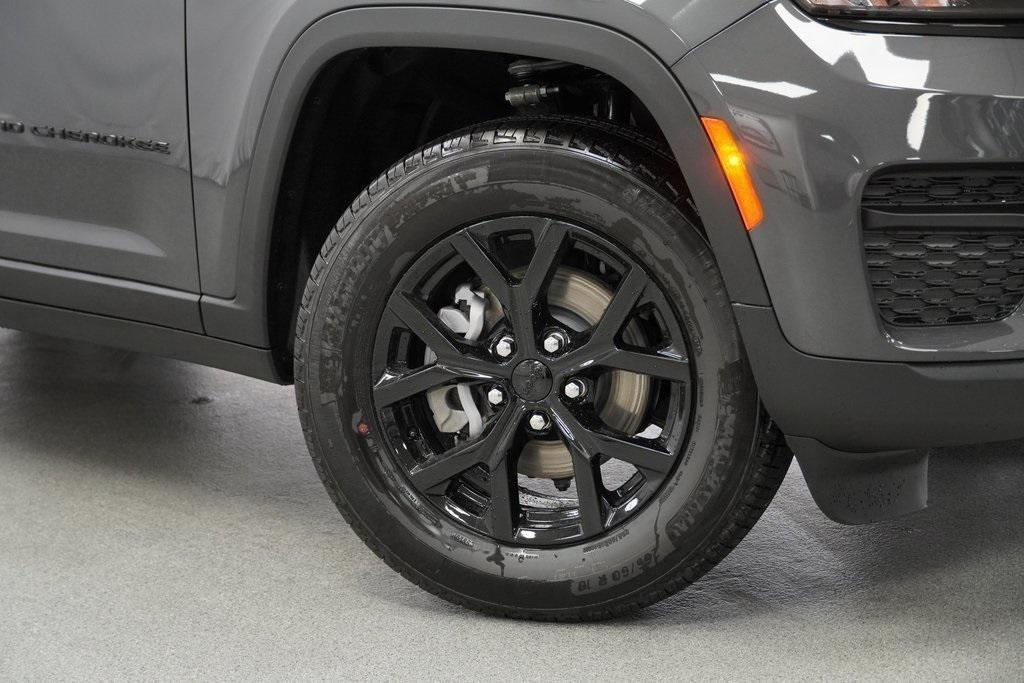 new 2025 Jeep Grand Cherokee car, priced at $40,730