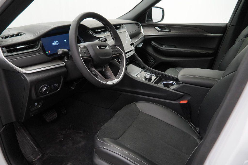 new 2026 Jeep Grand Cherokee car, priced at $43,930