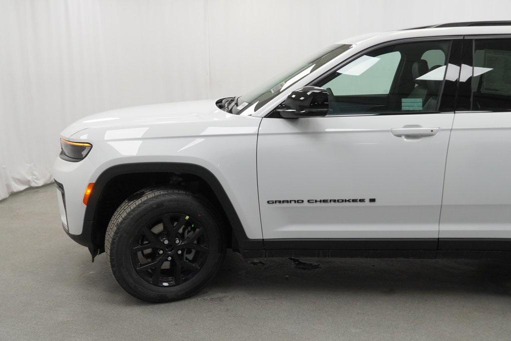 new 2026 Jeep Grand Cherokee car, priced at $45,930