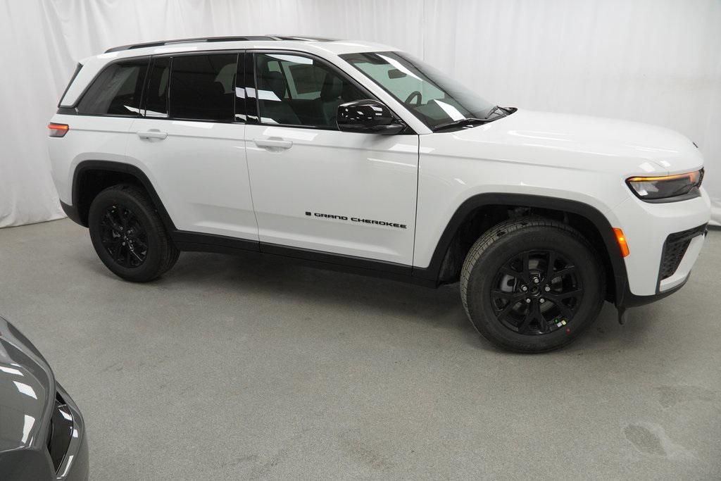 new 2026 Jeep Grand Cherokee car, priced at $45,930