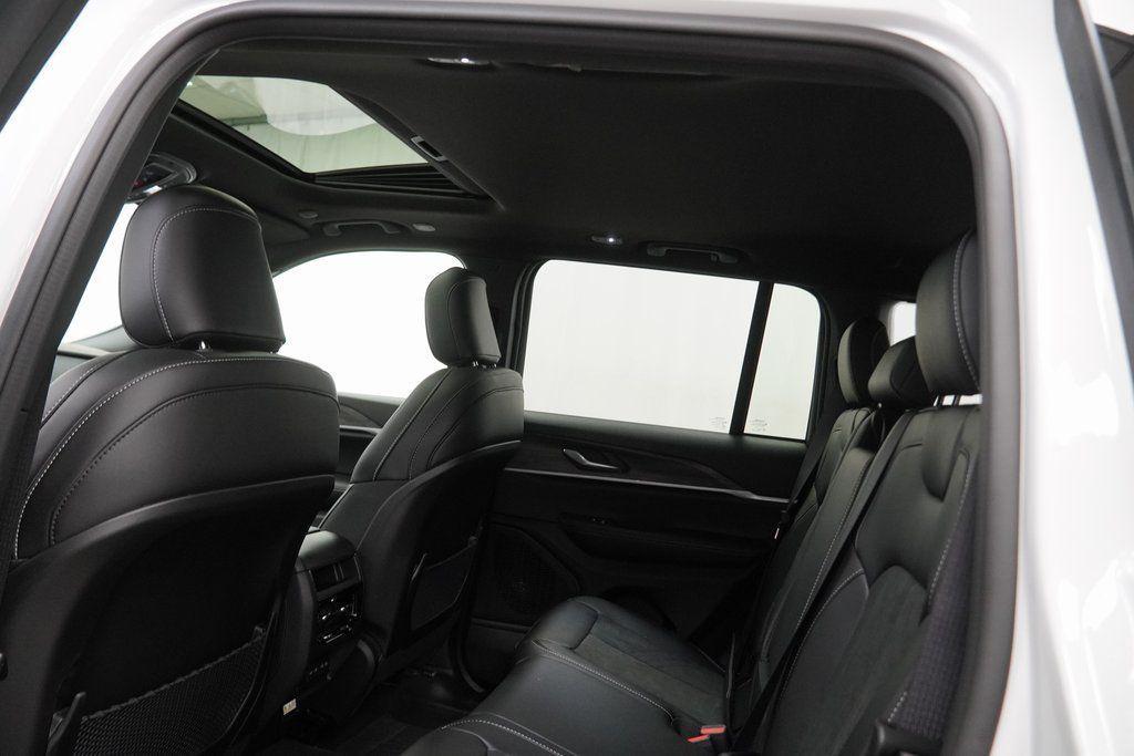 new 2026 Jeep Grand Cherokee car, priced at $43,930