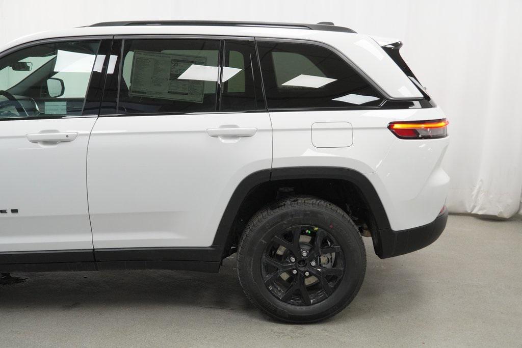 new 2026 Jeep Grand Cherokee car, priced at $45,930