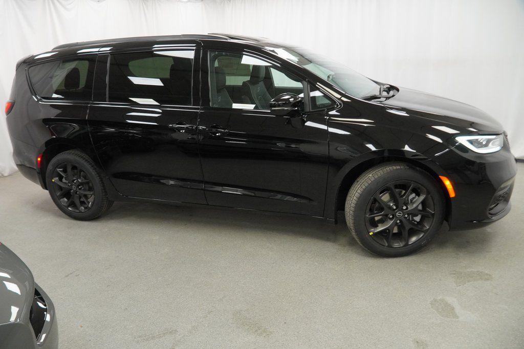 new 2026 Chrysler Pacifica car, priced at $54,240