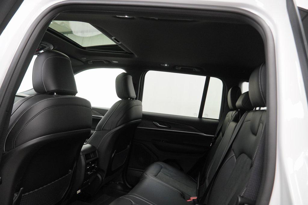 new 2026 Jeep Grand Cherokee car, priced at $45,930