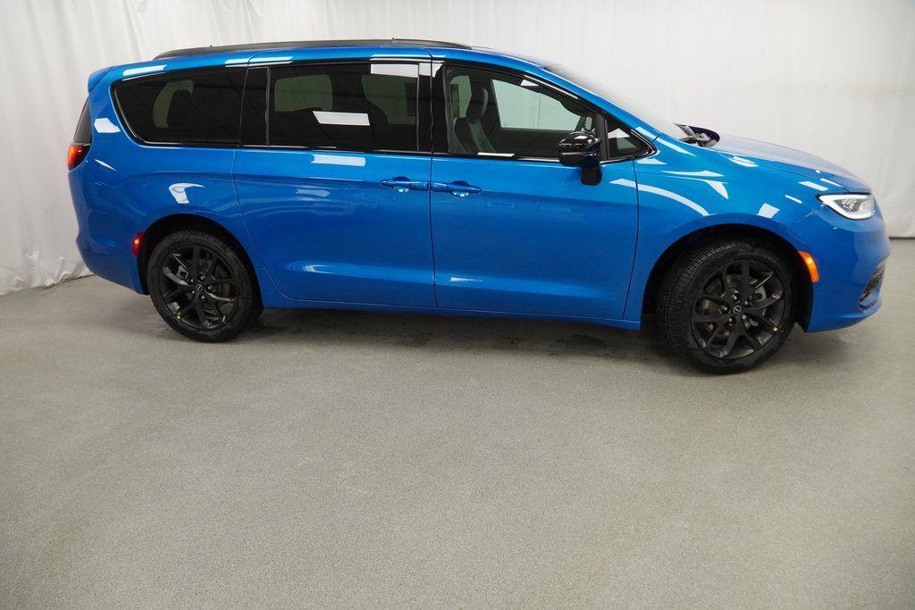 new 2026 Chrysler Pacifica car, priced at $47,220