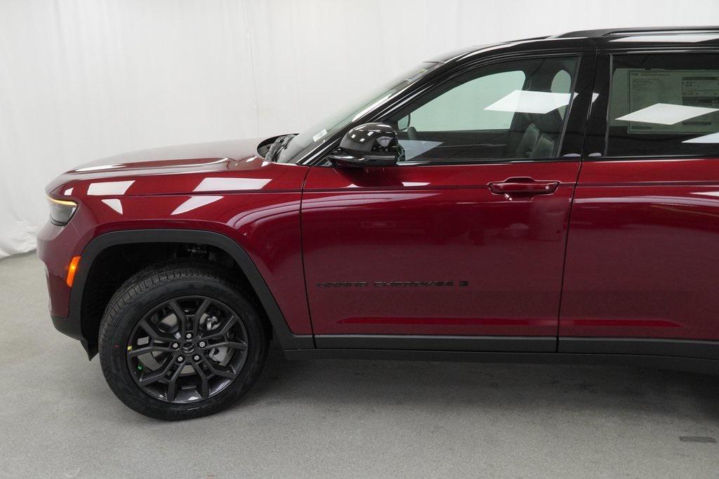 new 2025 Jeep Grand Cherokee car, priced at $45,985