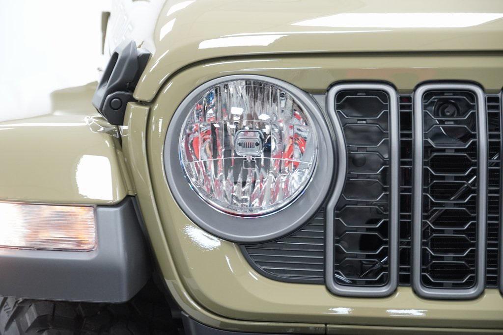 new 2025 Jeep Gladiator car, priced at $40,490