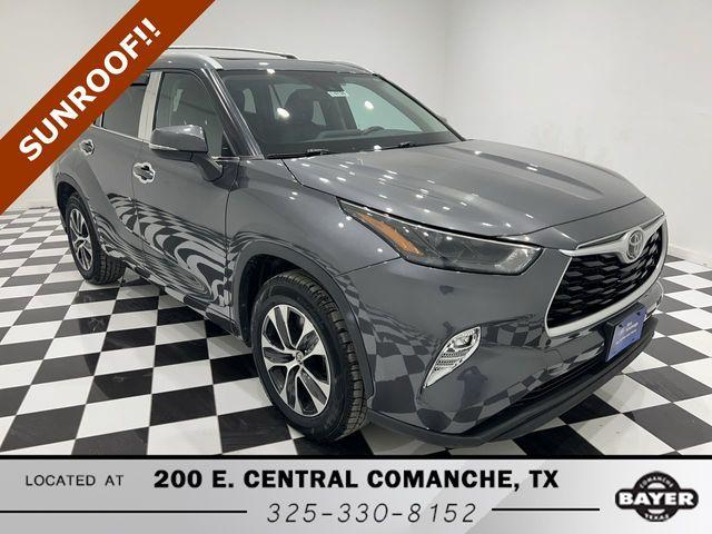 used 2022 Toyota Highlander car, priced at $29,690