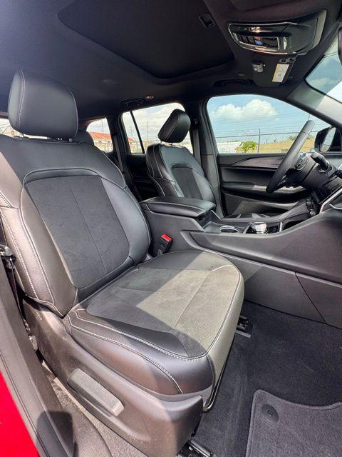 used 2025 Jeep Grand Cherokee car, priced at $37,519