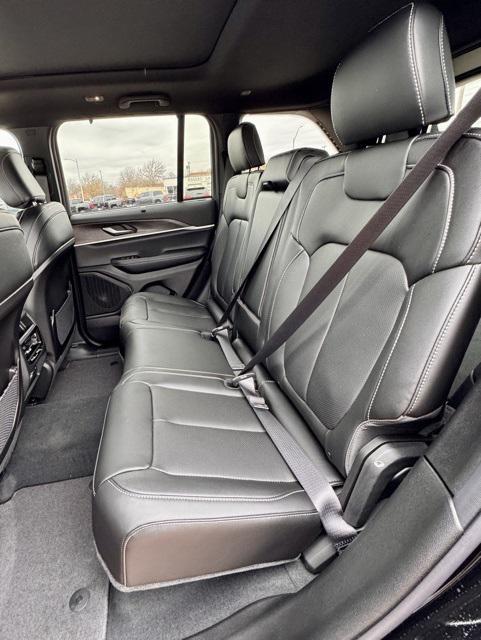 new 2025 Jeep Grand Cherokee car, priced at $47,750