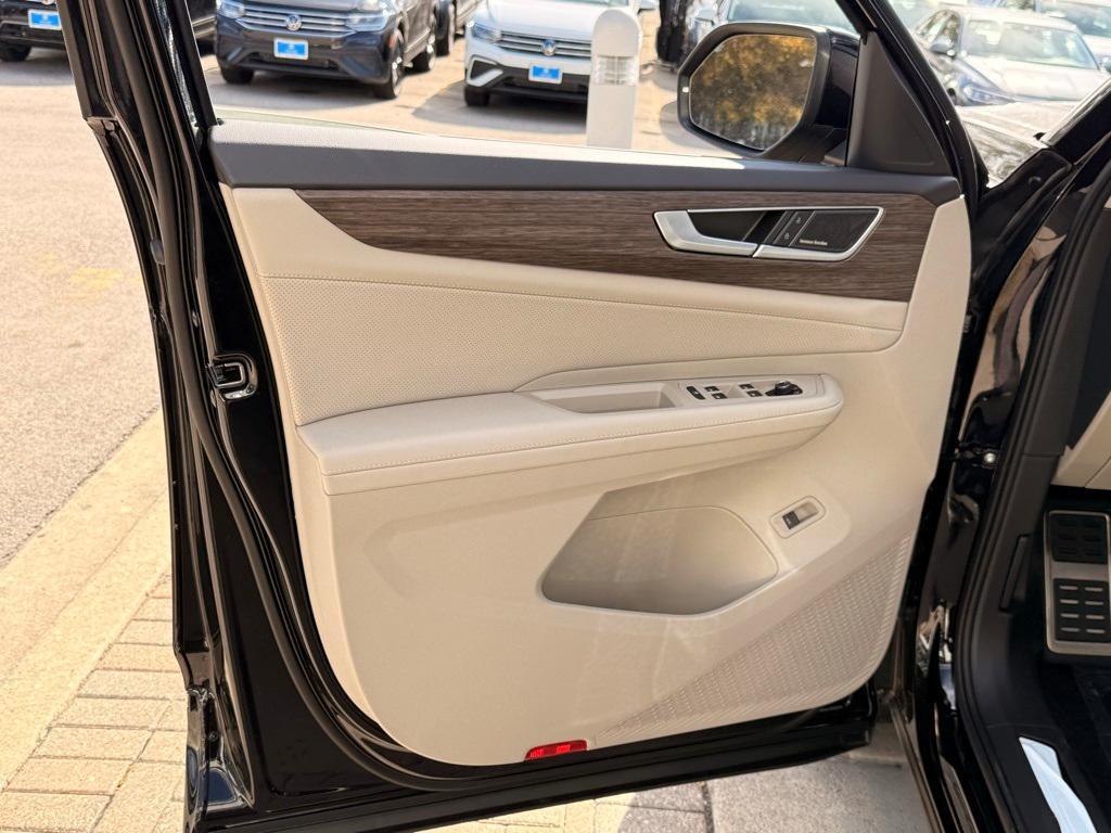 new 2026 Volkswagen Atlas car, priced at $52,042