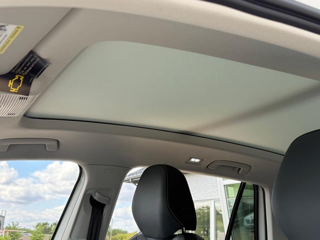 new 2025 Volkswagen Tiguan car, priced at $33,665