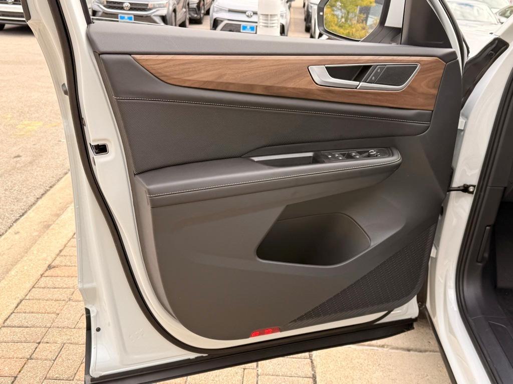 new 2026 Volkswagen Atlas car, priced at $39,312