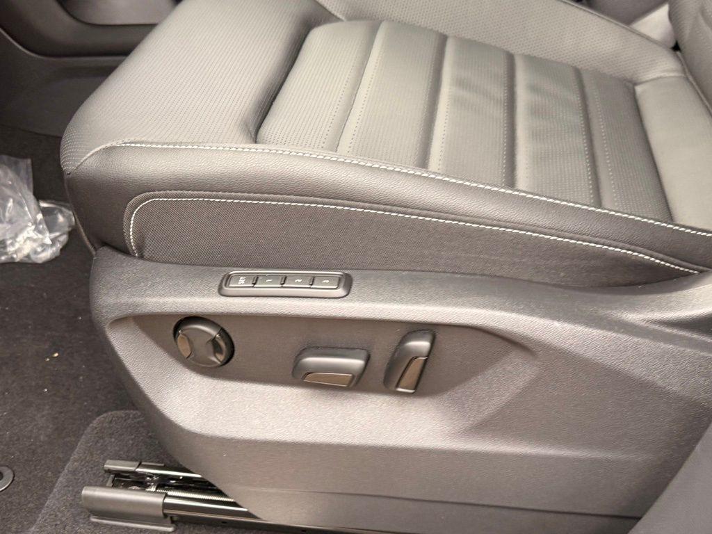 new 2026 Volkswagen Atlas car, priced at $48,006