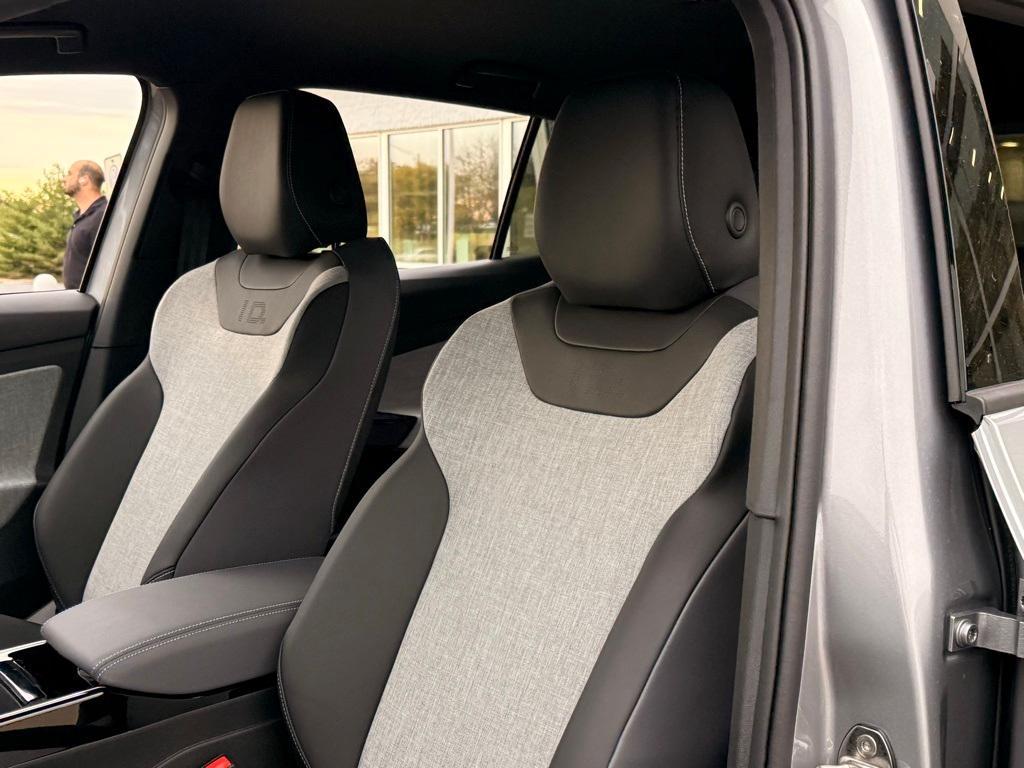 new 2025 Volkswagen ID.4 car, priced at $38,005