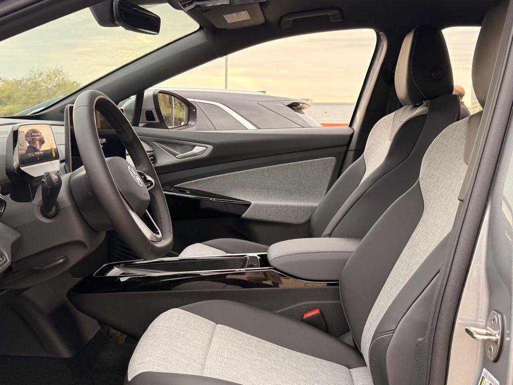 new 2025 Volkswagen ID.4 car, priced at $38,005