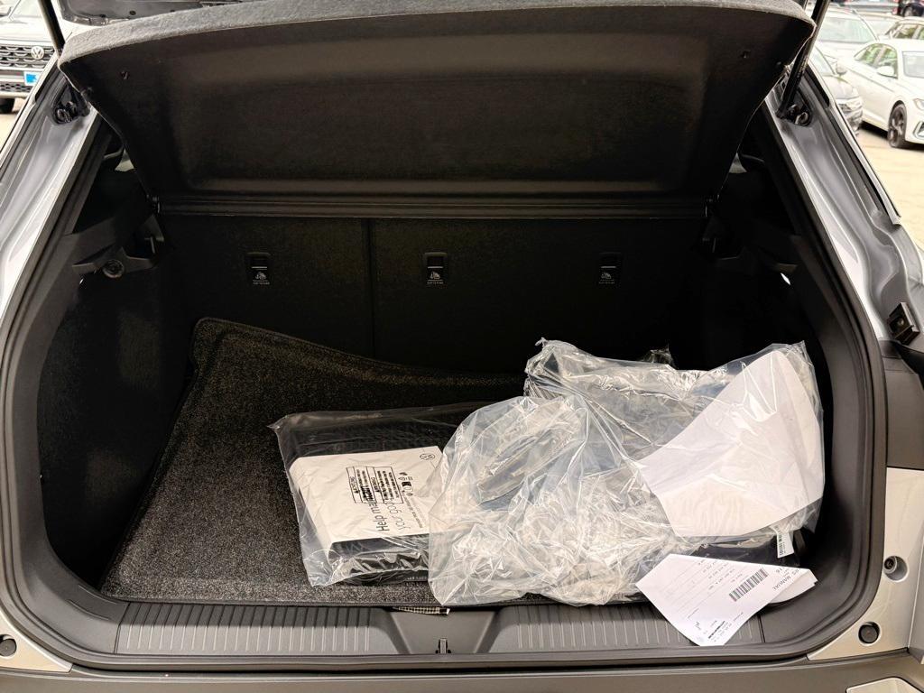 new 2025 Volkswagen ID.4 car, priced at $38,005