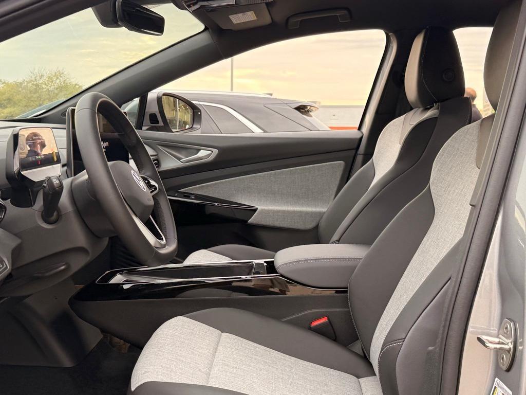 new 2025 Volkswagen ID.4 car, priced at $38,005