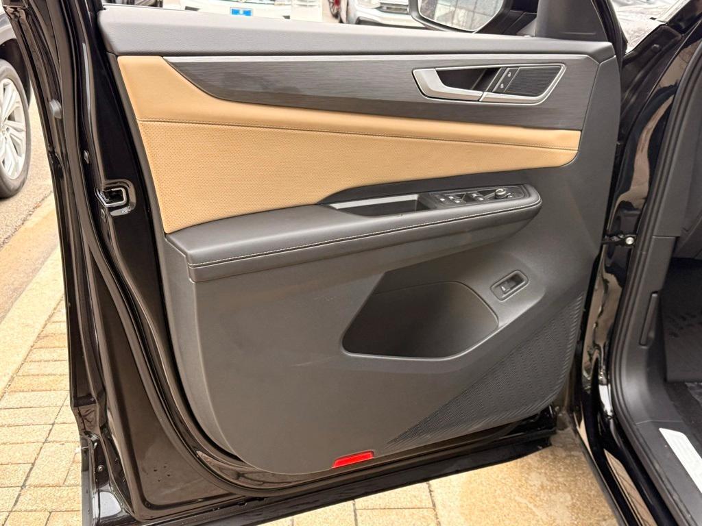 new 2026 Volkswagen Atlas Cross Sport car, priced at $44,215