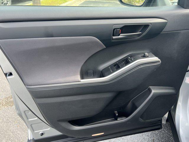 used 2024 Toyota Highlander car, priced at $38,998