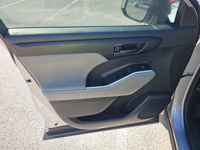 used 2023 Toyota Highlander car, priced at $28,998