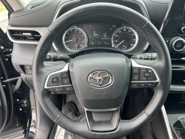 used 2023 Toyota Highlander car, priced at $33,998