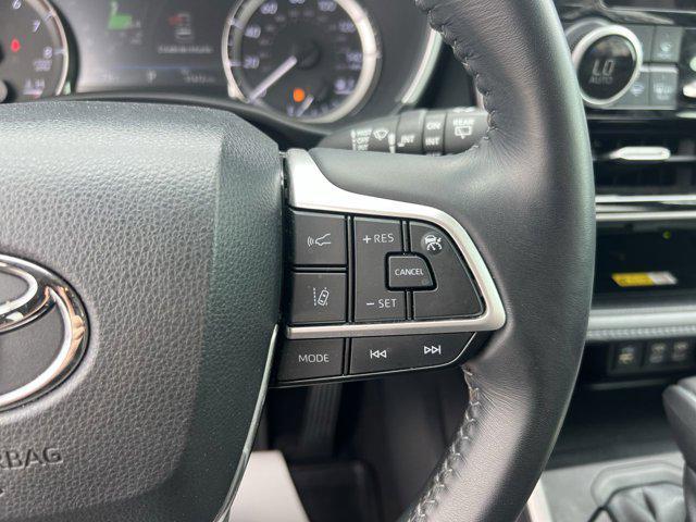 used 2023 Toyota Highlander car, priced at $33,998