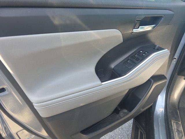 used 2022 Toyota Highlander car, priced at $31,998