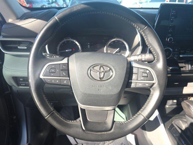 used 2022 Toyota Highlander car, priced at $31,998