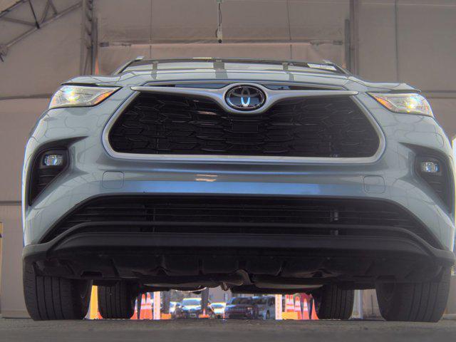 used 2022 Toyota Highlander car, priced at $31,998