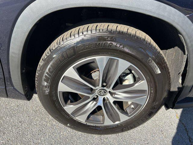 used 2023 Toyota Highlander car, priced at $32,178