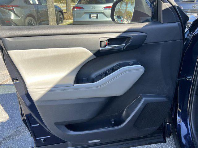 used 2023 Toyota Highlander car, priced at $32,178